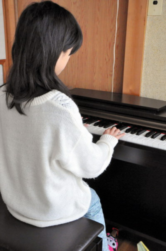 日本12岁男孩患性别认同障碍 穿女生校服上学